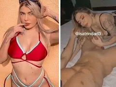 En el motel con su amiga chupando y follando a cuatro patas
