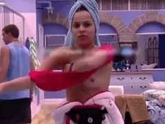 Pone la teta delante de las cámaras de la casa más vista de Brasil – 2